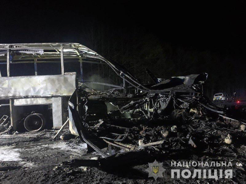 Число погибших в ДТП с бензовозом в Ровенской области Украины возросло до 27.