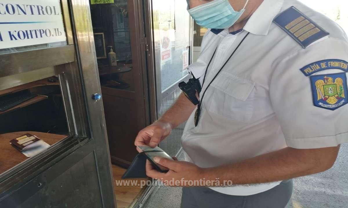 В Румынии на границе у молдаванина изъяли купленный за €300 паспорт.