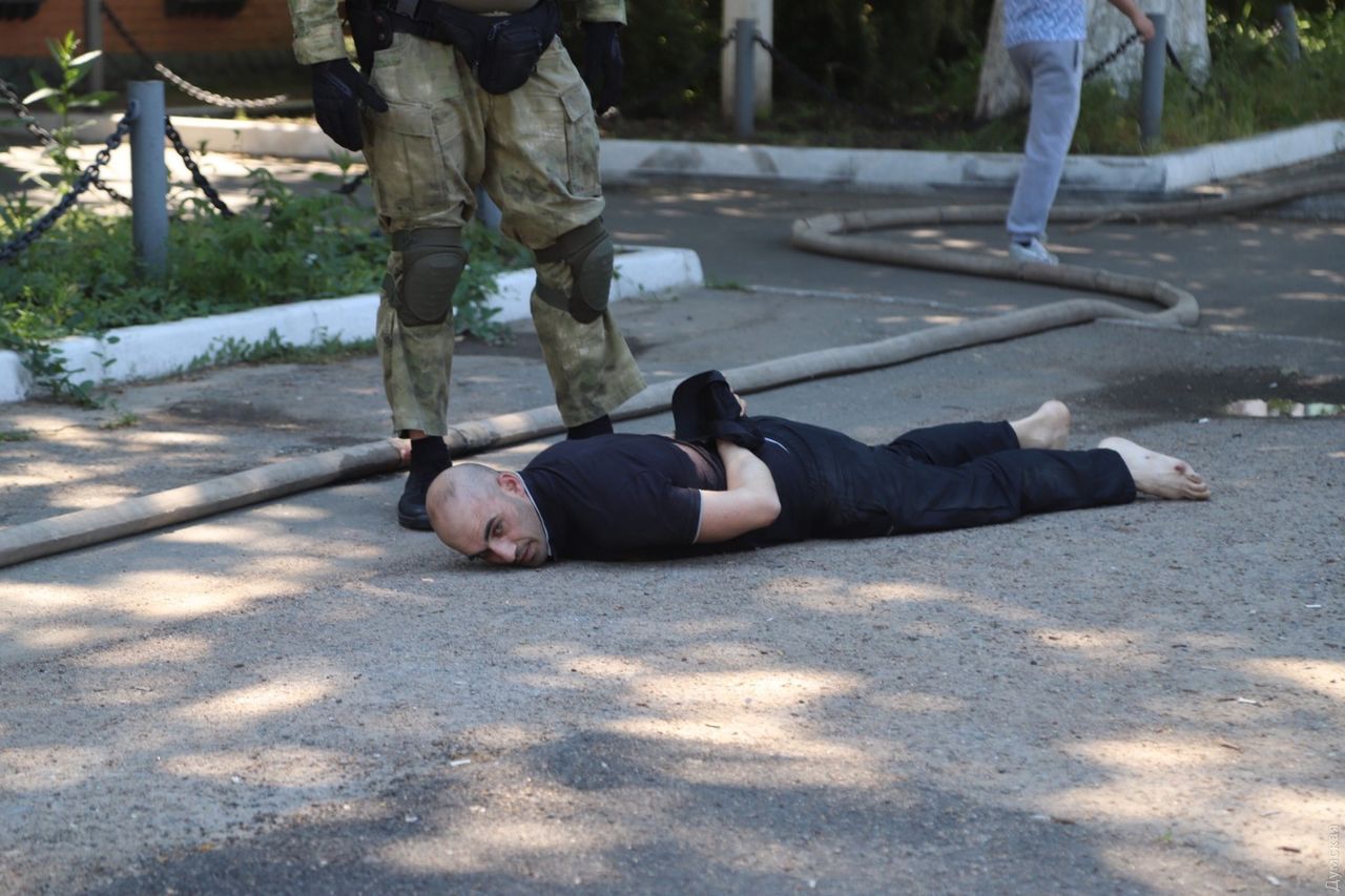 В одесской колонии бунт: здание горит, произошел массовый побег.