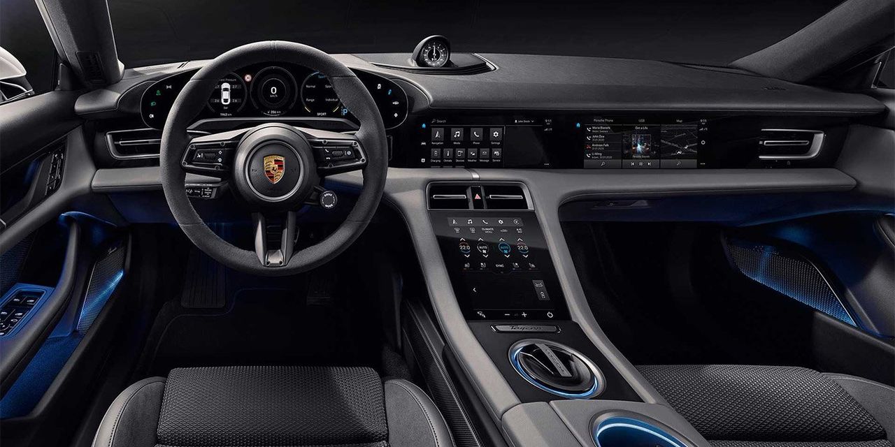 Porsche полностью рассекретила интерьер первого электрокара.