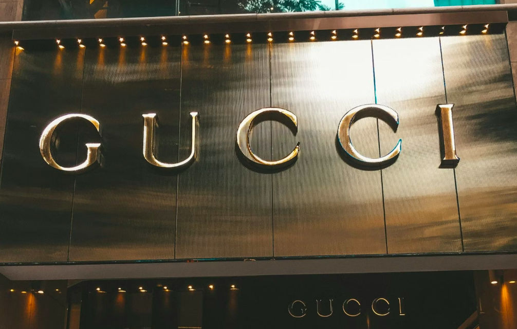 Demna Gvasalia a devenit noul director creativ al Gucci. Foto: Unsplash