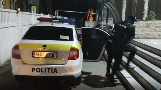 Полиция задержала четырех человек, грабивших прохожих на Ботанике.