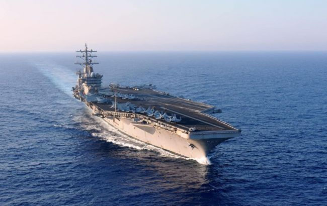 Самолет ВМС США перехватил иранский дрон над американским авианосцем.