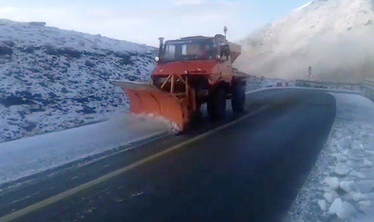 В Румынии закрыли дорогу до весны из-за снега.