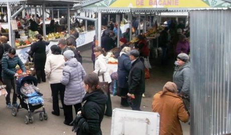 Mai mulţi comercianţi din Orhei, indignaţi de majorarea taxelor locale.
