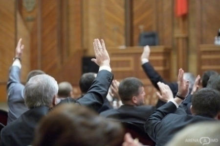 O serie de proiecte iniţiate de către deputaţii PLDM şi cei ai PCRM au fost incluse pe ordinea de zi a Parlamentului.