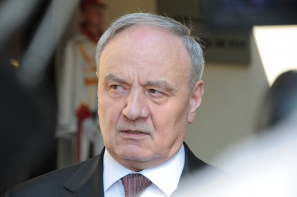 Nicolae Timofti a declarat că ședința s-a încheiat fără concluzii și că le-a propus liderilor AIE să depășească disensiunile existente în cadrul coaliției de guvernământ, pentru a identifica soluții de păstrare a actualei formule de guvernare.  