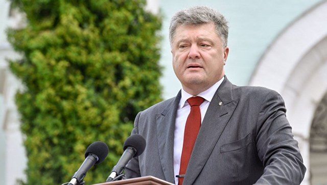 Порошенко назвал украинский паспорт "одним из самых почитаемых".