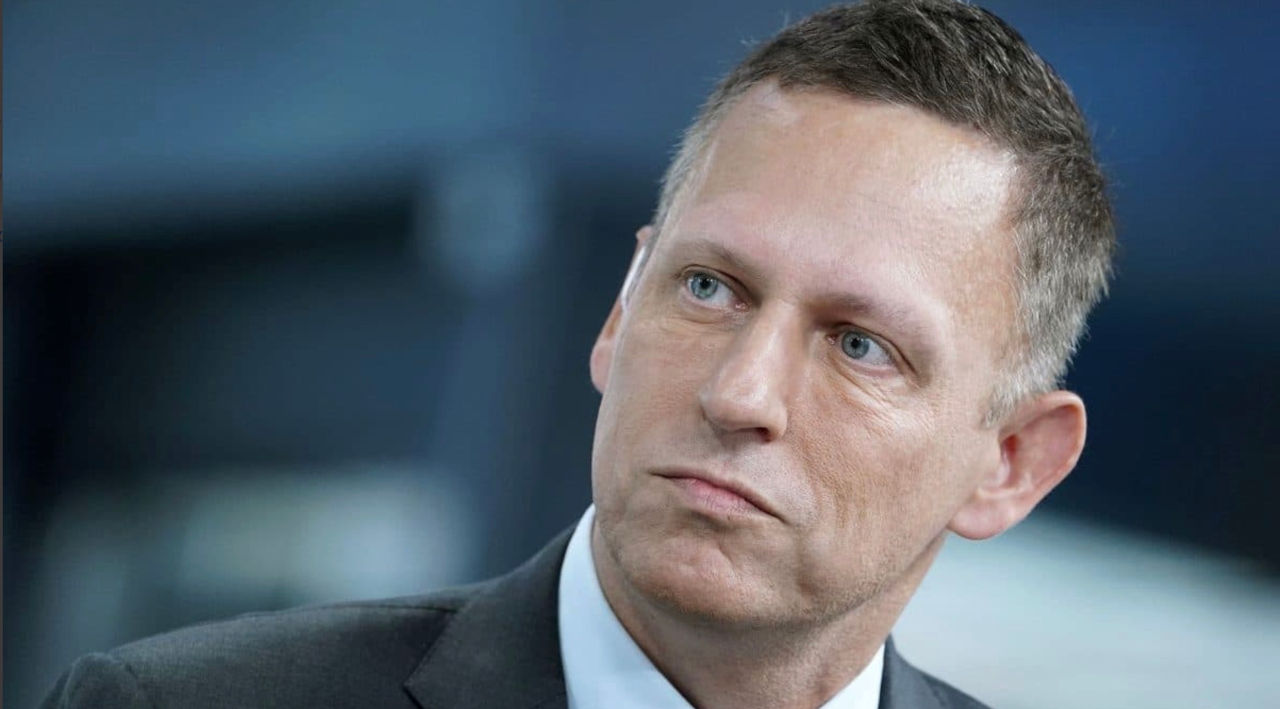 Peter Thiel începe să vândă urgent acțiunile companiilor de AI.