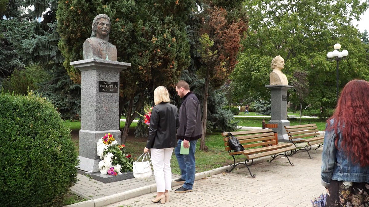 В Бельцах до сих пор не установлен памятник Михаю Волонтиру.