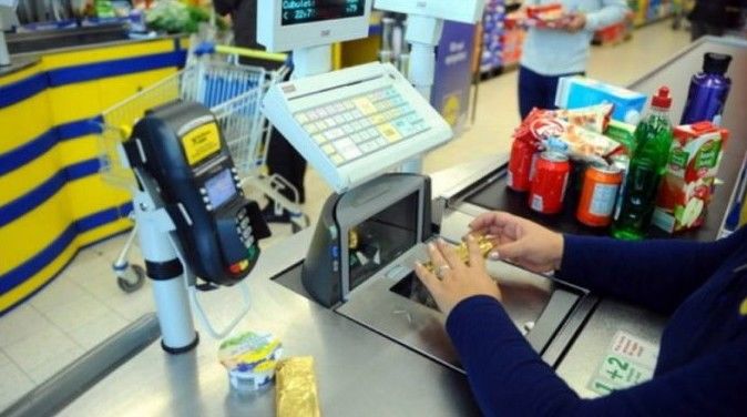 Angajați ai SFS au descins în câteva centre comerciale din capitală.  