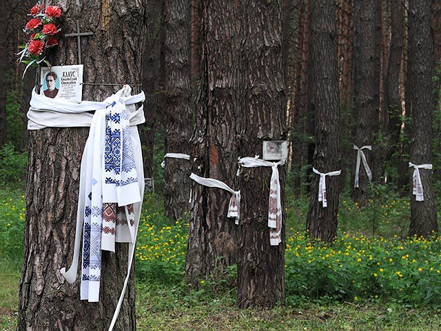 "Быковнянские могилы" - это место расстрела осужденных советской властью людей во время сталинских репрессий и место расстрела польских офицеров из так называемого "списка катынского".