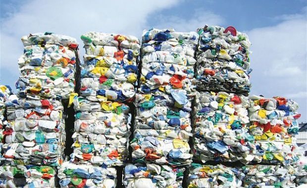 Ce cantitate de deșeuri produce, în medie, un moldovean pe zi. Foto: Cvlpress.ro