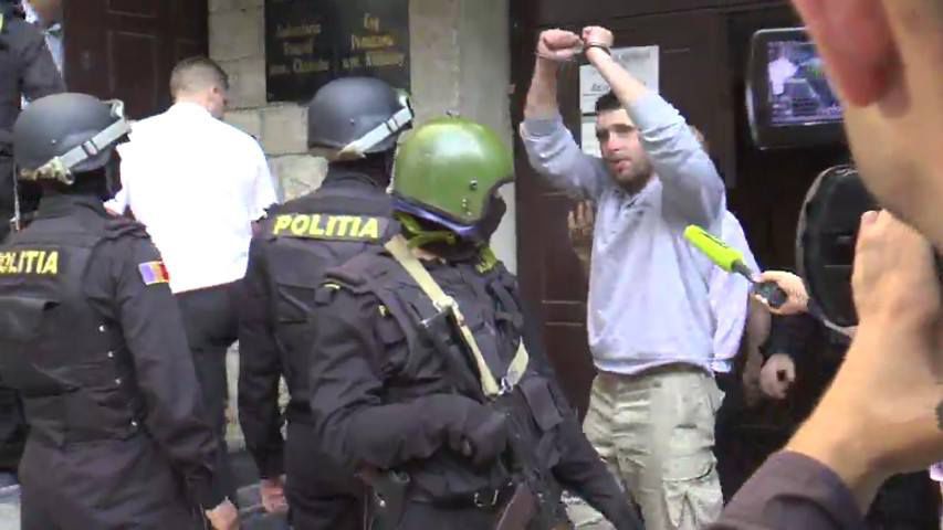 Все задержанные в воскресенье на протесте после спровоцированных полицией потасовок будут переведены в СИЗО.