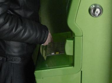 реступников задержали в марте 2012 года при демонтаже скиммингового оборудования с банкомата Сбербанка.