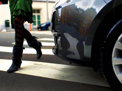 O femeie în vârstă de 61 de ani a murit, după ce a fost lovită de un automobil pe trecerea de pietoni. Foto: reporterntv.ro