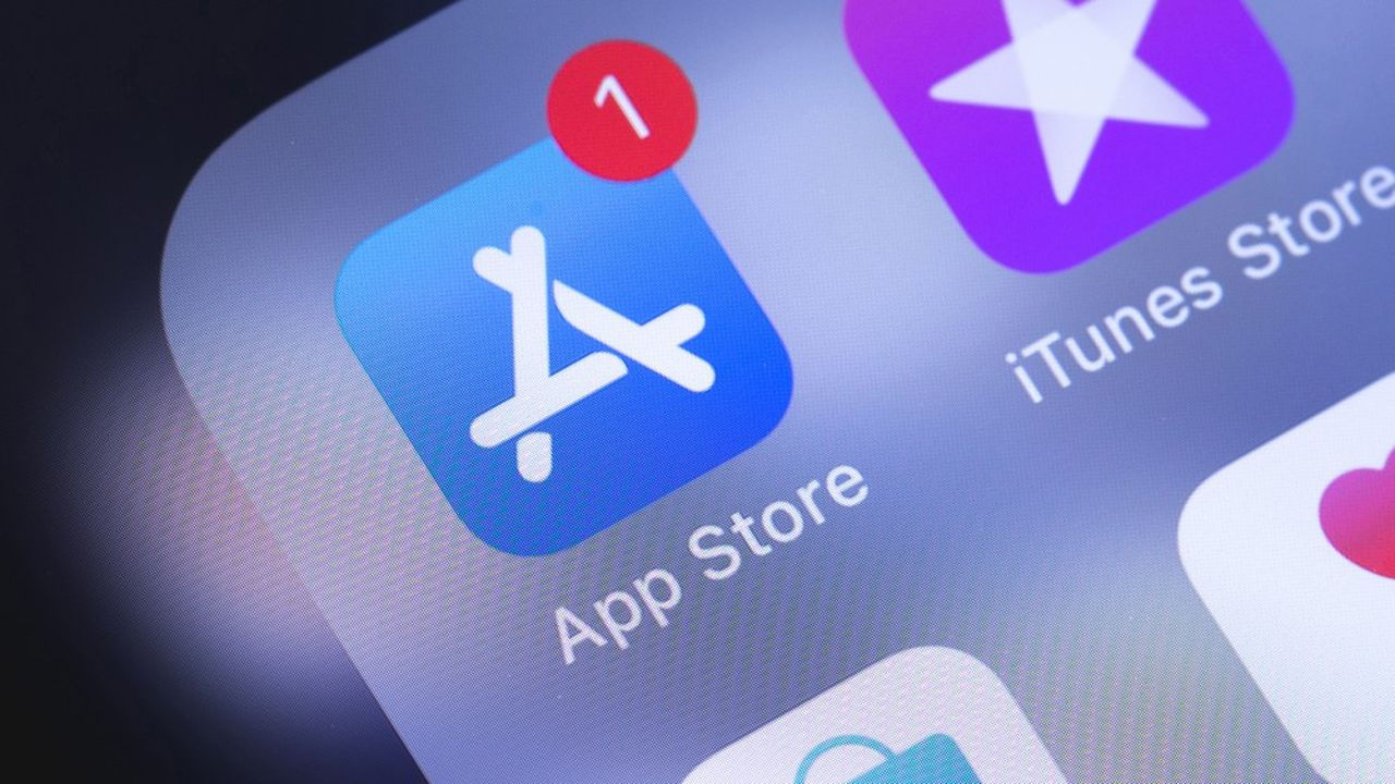 Из AppStore в Китае удалены WhatsApp и Telegram.