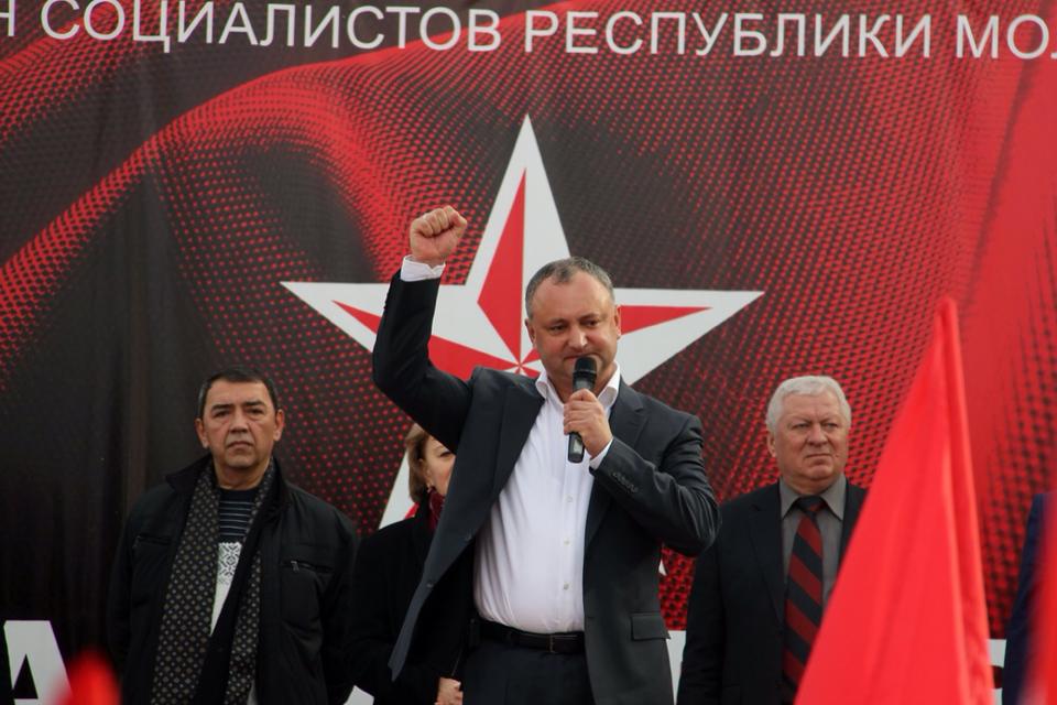 Додон: Я прошу Вас. Не оставайтесь дома. Выходите всей семьёй на голосование. Голосуйте, как вам подсказывает сердце и разум.
