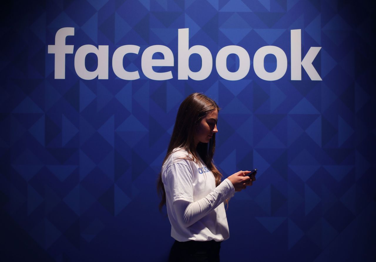 Facebook запустит программу против дезинформации на Украине.
