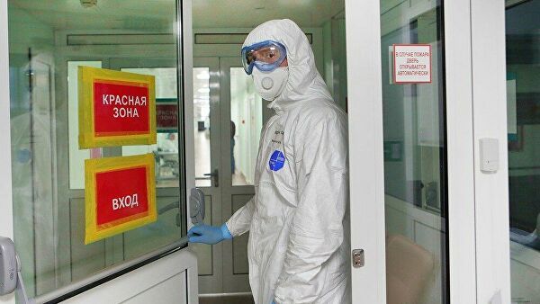 Названы первые симптомы тяжелой формы COVID-19.