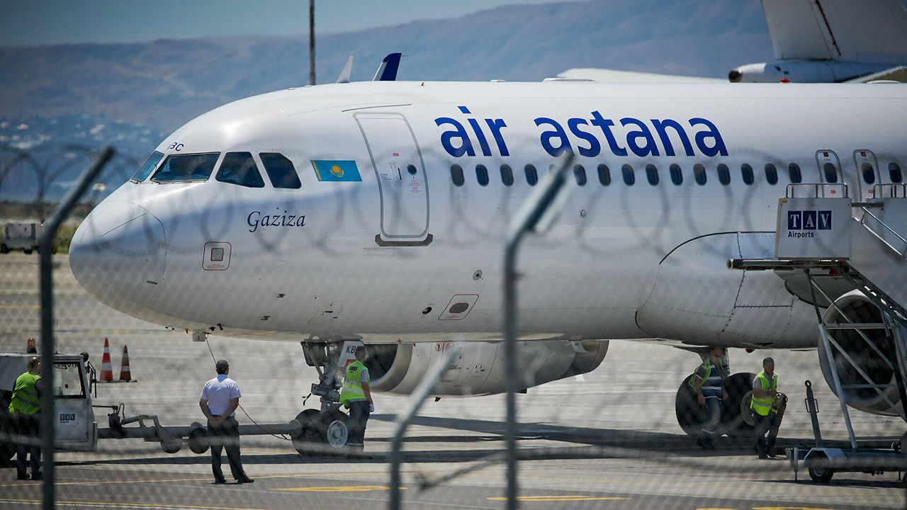 Казахстанская Air Astana приостанавливает все полеты в Россию