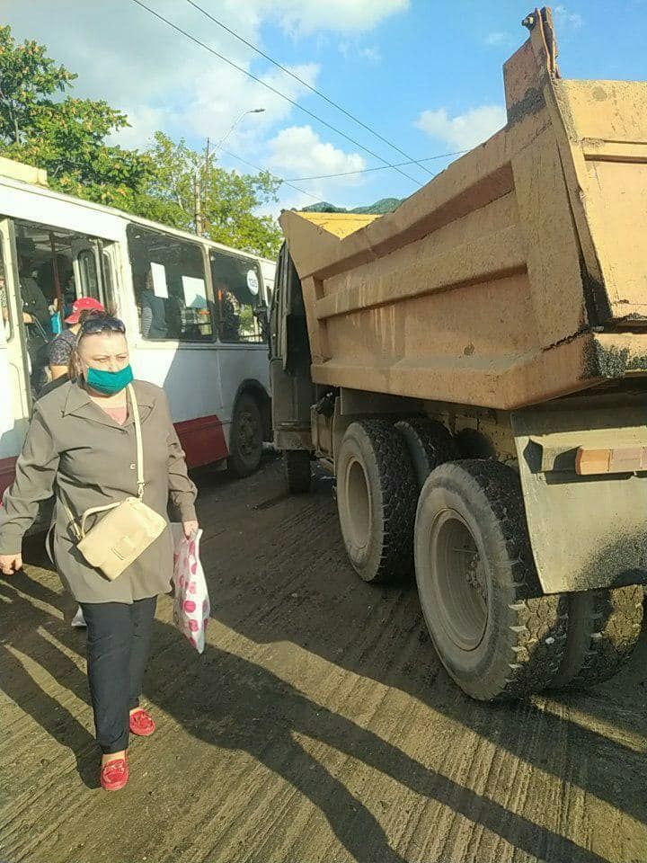 В Бельцах «КамАЗ» врезался в троллейбус.