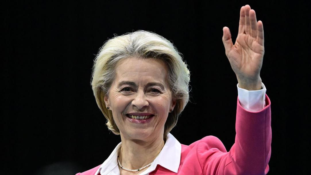 Ursula von der Leyen a acordat primul ajutor unui pasager la bordul unui avion.