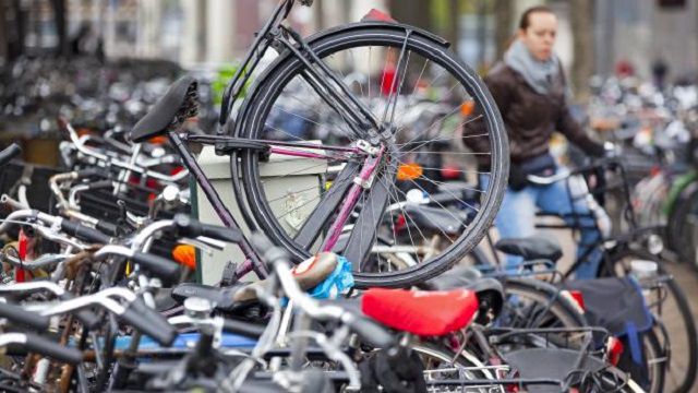 Edilii din Olanda plănuiesc să construiască o parcare parțial subacvatică, menită să găzduiască 7.000 de biciclete. Foto: green-report.ro