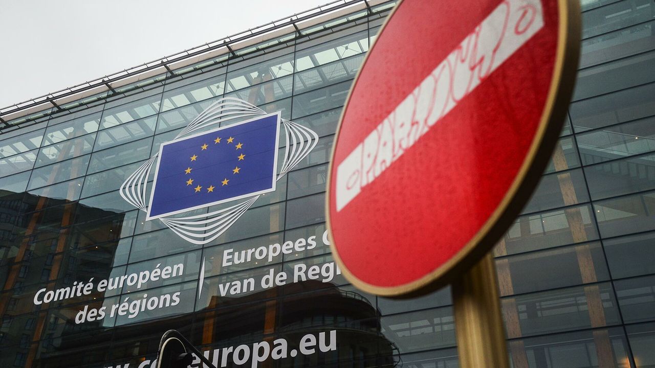Белорусские евробонды упали до 85% от номинала на фоне новых санкций ЕС.