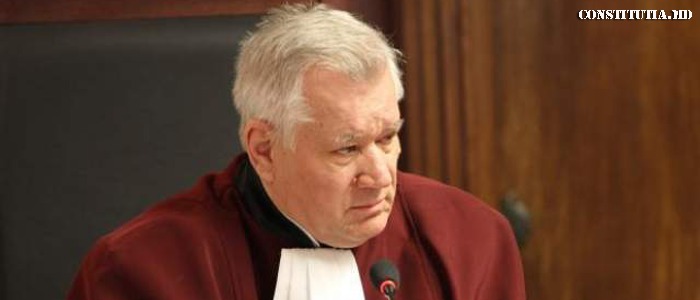Fostul judecător la Curtea Constituțională Victor Pușcaș susține că atât parlamentul, cât și guvernul sunt perfect legale.