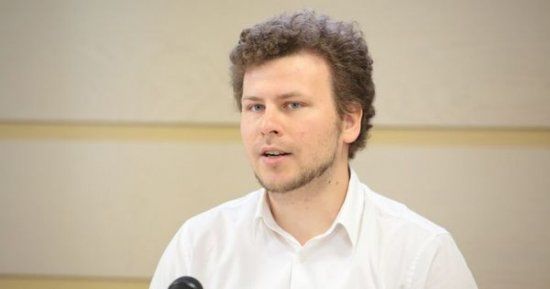 Депутат PAS предлагает запретить частным агентствам охрану госучреждений.