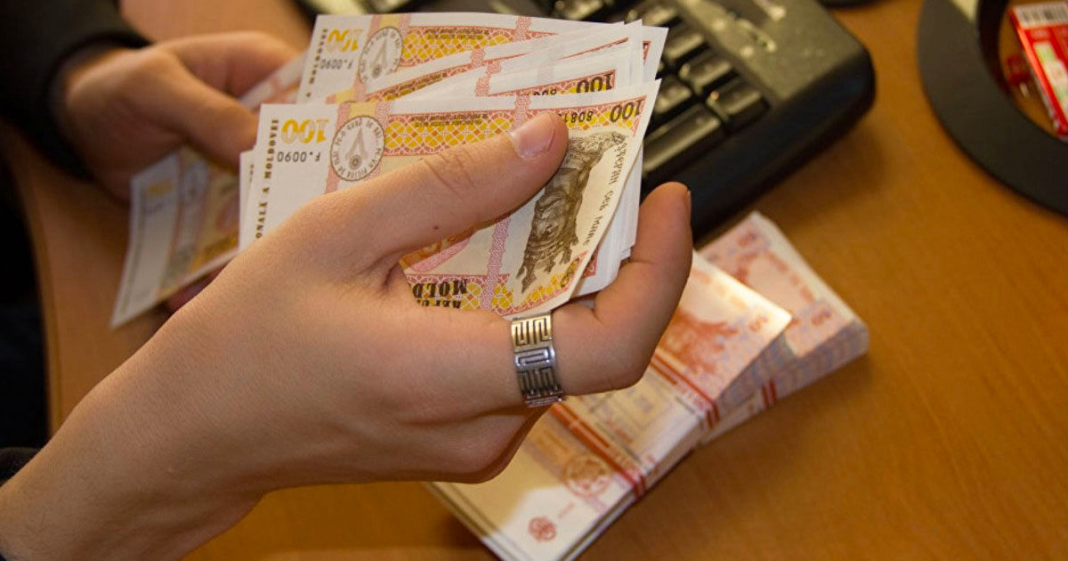 Autoritățile analizează majorarea salariului minim.