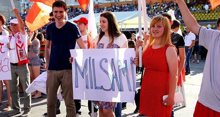 Зрители концерта в честь 10-летия "Милсами"