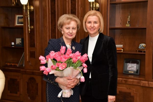 Влах поздравила председателя парламента Молдовы с днем рождения.