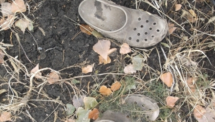 Corpul neînsuflețit a unui bărbat de aproximativ 45-50 de ani a fost găsit pe un teren agricol în apropierea satului Ignăței, raionul Rezina. Poliția solicită ajutor în identificarea persoanei.