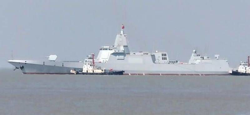 Китай показал огромный эсминец для авианосца.