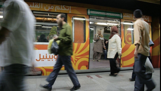 Reţeaua de metrou din Cairo este folosită zilnic de cel puţin trei milioane de pasageri.