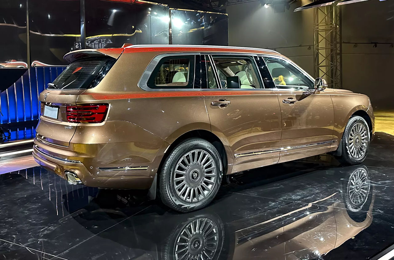 "Русский Rolls-Royce": Презентован внедорожник для российской элиты.