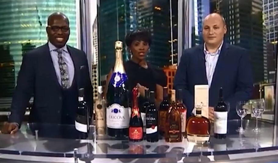 Vinul moldovenesc, degustat la postul televizat american Fox 32 din Chicago. Foto: captură video