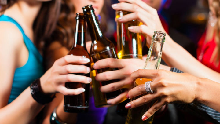 Deputații au votat: Publicitatea la alcool va fi restricționată