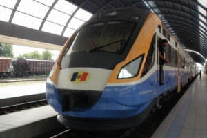 Trenul renovat circulă doar în zilele impare şi staţionează numai în centrele raionale