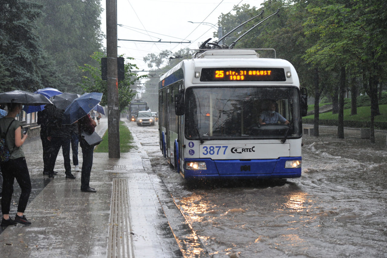 Traficul în centrul Chișinăului, restricționat: Rutele autobuzelor și troleibuzelor, modificate.