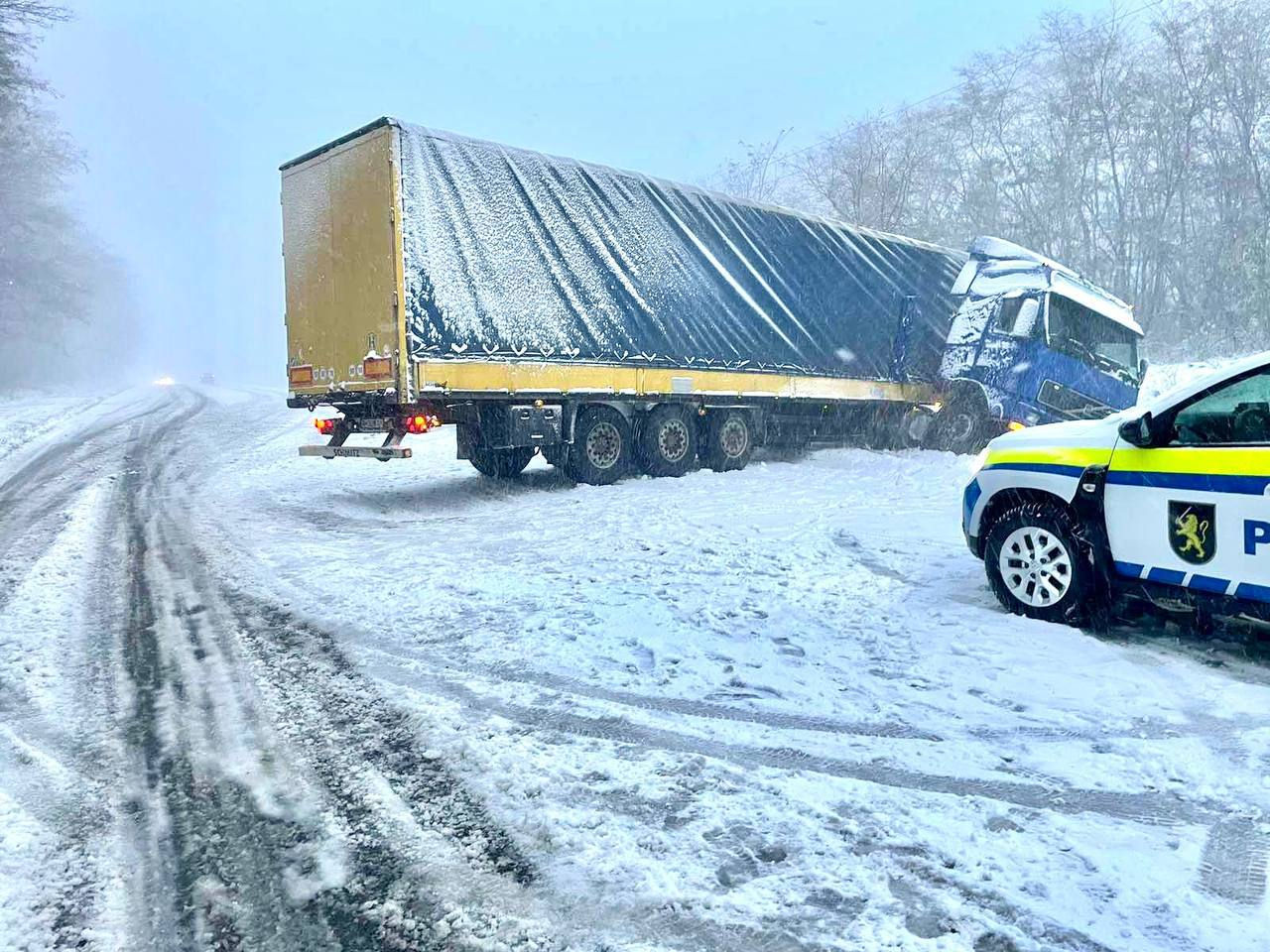 Traficul rutier pe două drumuri naționale din țară este îngreunat din cauza vremii nefavorabile.