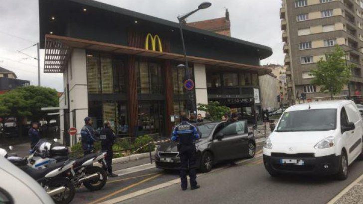 O deflagrație a avut loc într-un restaurant McDonald's din Grenouble, Franța. 
