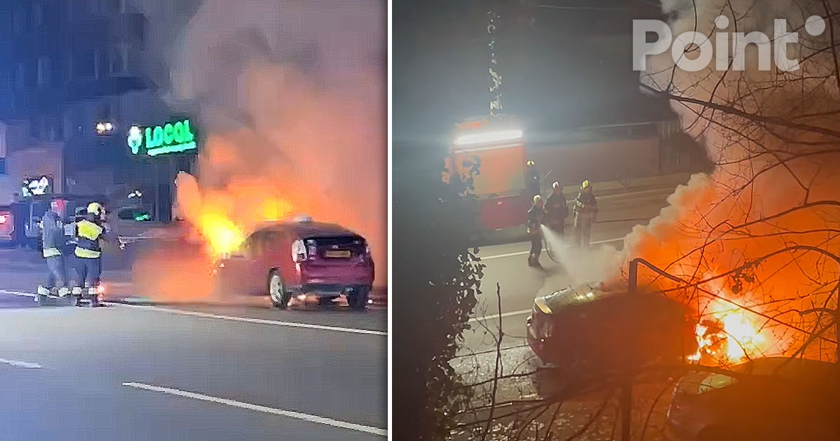 Accident la Chișinău: O mașină a luat foc la Poșta Veche.