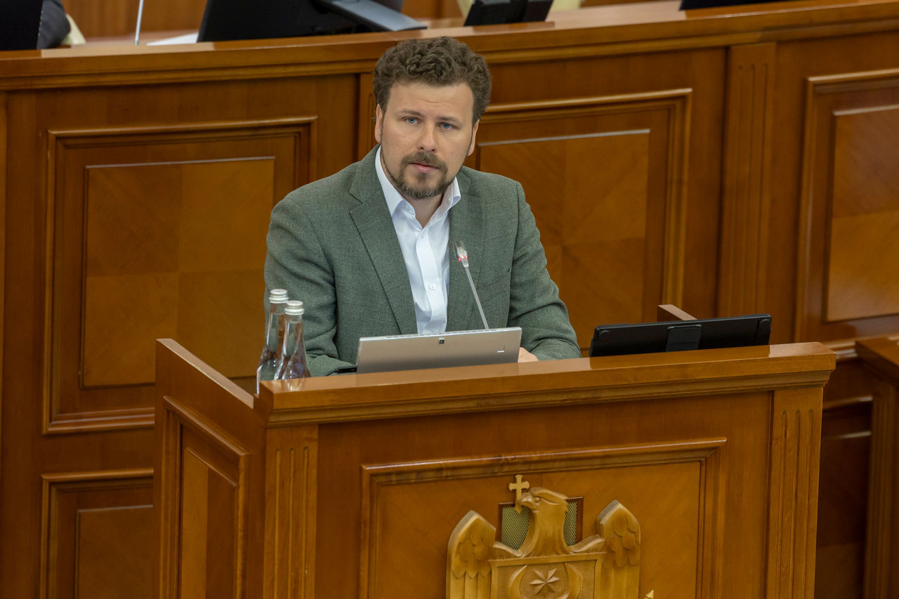 Дан Перчун предложил парламенту отложить реформу Restart в образовании.