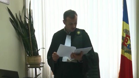 Четверых фигурантов дела, которые согласились сотрудничать со следствием, прокуроры попросили оставить на свободе. 