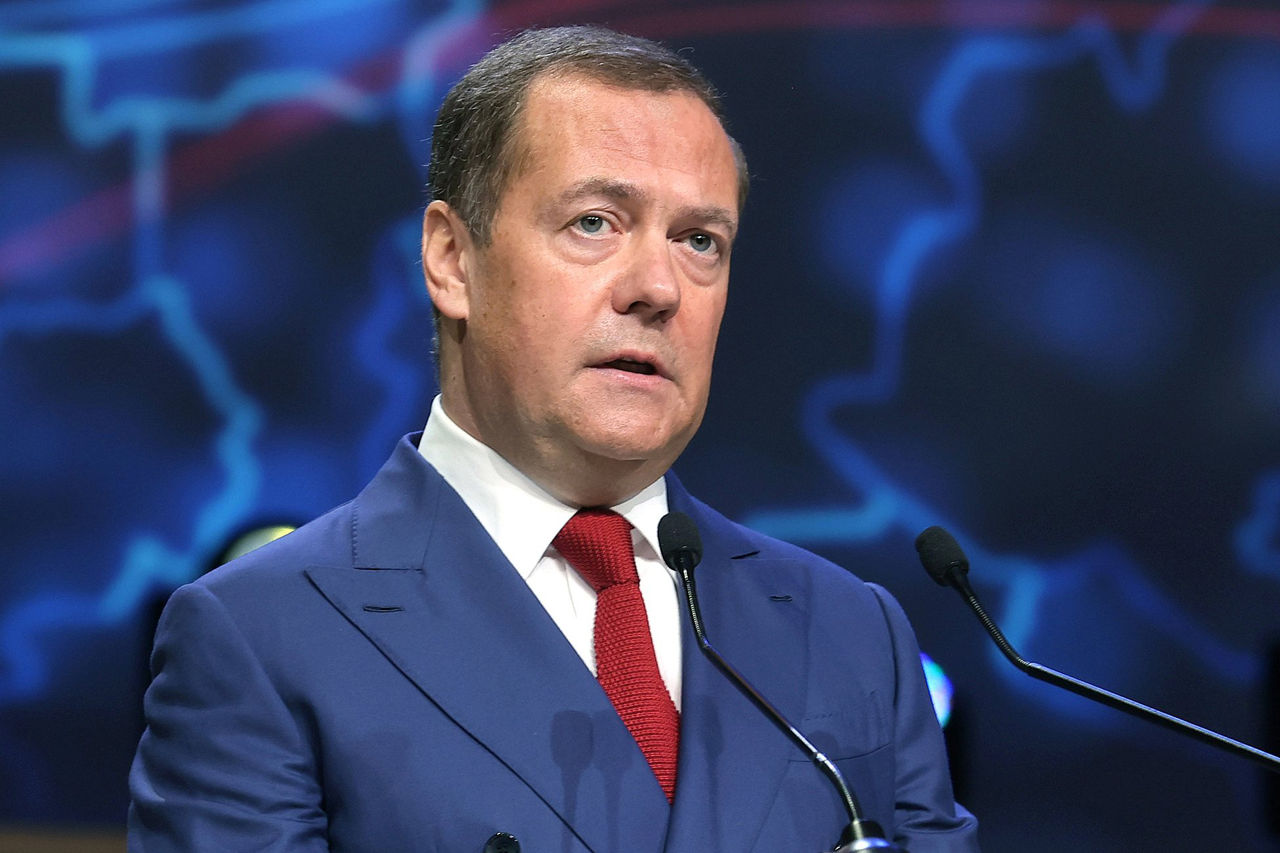 Медведев назвал потенциальные переговоры с Украиной «ненужными компромиссами».