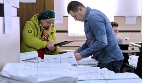 По законодательству, для проведения конституционного референдума необходимы подписи 360 тыс. граждан.