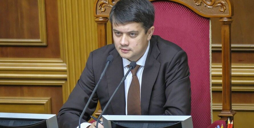 Спикер Рады не поддержал введение санкций против украинских телеканалов.